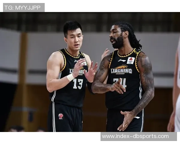 小卡激励龙狮球员继续拼搏明年再战期待重聚的信心与决心 小卡激励龙狮球员继续拼搏明年再战期待重聚的信心与决心