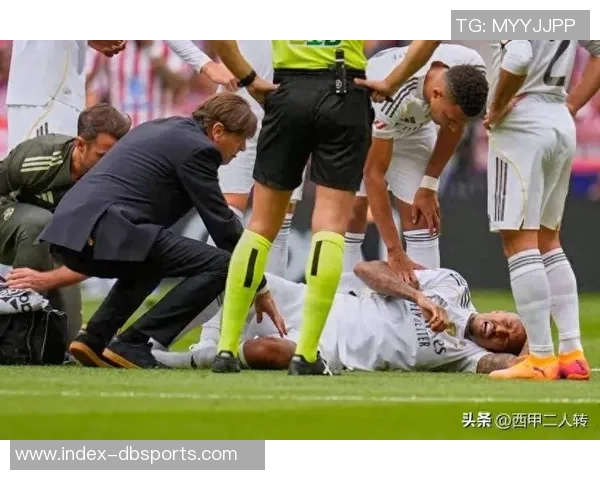 皇马后卫赫伊森因左腿比目鱼肌受伤预计缺阵一至两周 皇马后卫赫伊森因左腿比目鱼肌受伤预计缺阵一至两周