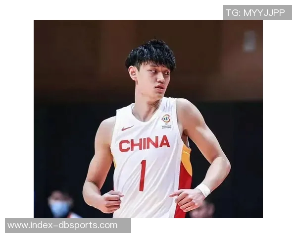 曾凡博NBA中国赛表现平平首战无出手次战坐冷板凳引关注 曾凡博NBA中国赛表现平平首战无出手次战坐冷板凳引关注