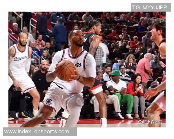 鲍威尔谈新赛季表现重心强调全队融入胜于个人数据 鲍威尔谈新赛季表现重心强调全队融入胜于个人数据