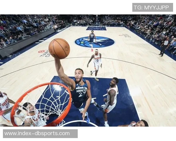 戈贝尔半场表现抢眼7投6中斩获12分7篮板1盖帽多次快攻扣篮展现实力 戈贝尔半场表现抢眼7投6中斩获12分7篮板1盖帽多次快攻扣篮展现实力