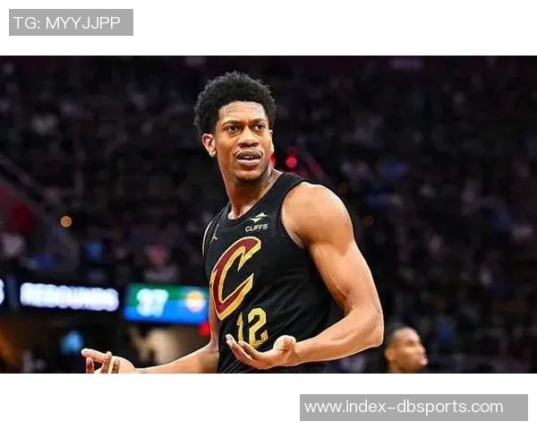 亨特上半场表现出色6投5中轻松斩获12分6篮板1助攻1抢断 亨特上半场表现出色6投5中轻松斩获12分6篮板1助攻1抢断