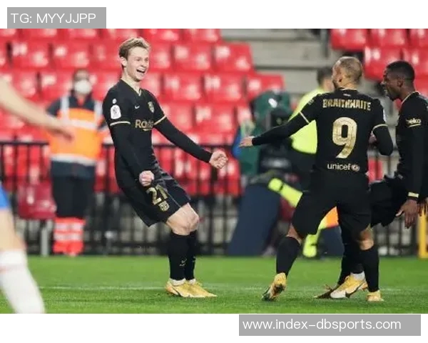 佩德里社交媒体分享与阿尔巴合照表达敬意感慨并肩作战的荣幸