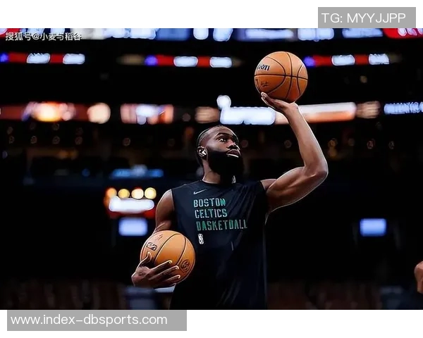 杰伦布朗赞教练团队精心指导与队友们的全力拼搏成就战绩辉煌